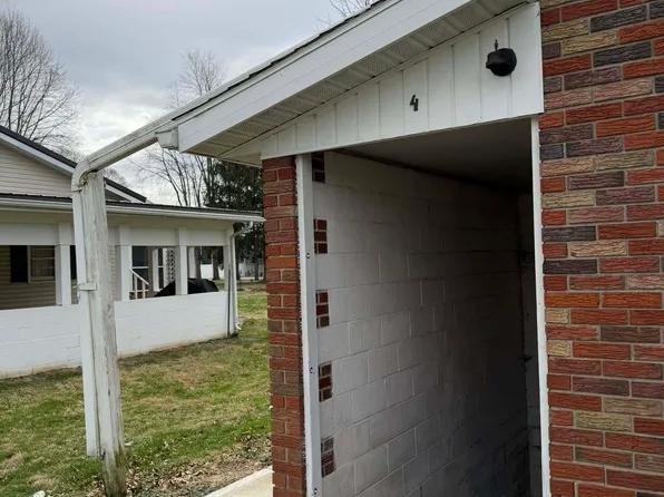 91 W 5th St, Frazeysburg, OH 43822