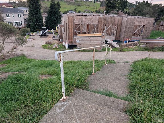 3rd image of 3695 Wyndemere Circle