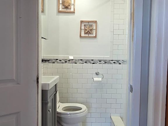 4th image of 1715 Palisade Ave #3