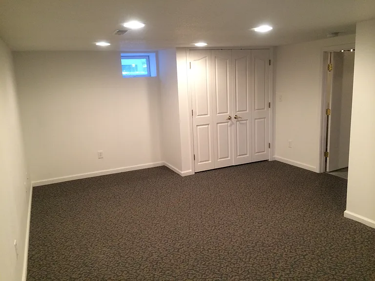 623 Kenwood Ave — Photo 17