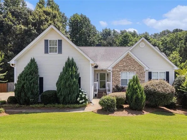 6411 Compass Dr, Flowery Branch, GA 30542