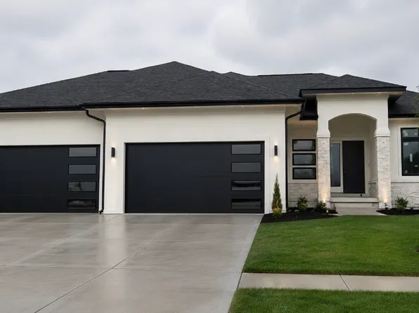 8337 Edgewood Ct, West Des Moines, IA 50266
