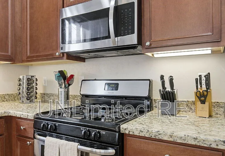 2907 W Presidio Dr — Photo 9