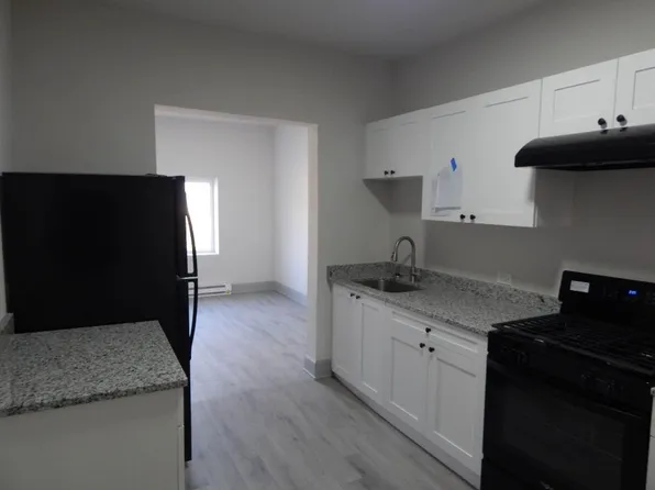 303 Stone St #1A, Joliet, IL 60435