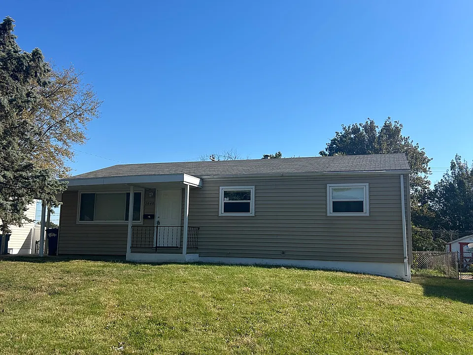 1040 Ermanda Dr