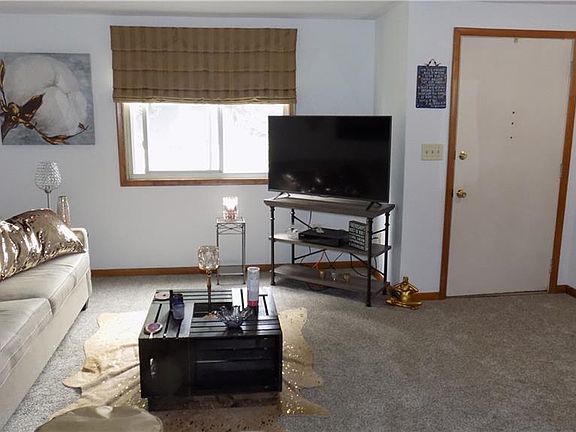 3rd image of 30 Pebble Creek Dr