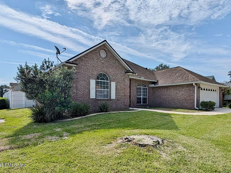 2413 Cedar Trace Dr W — Photo 3