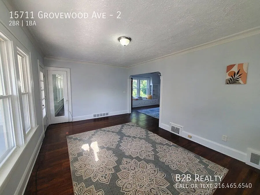 Available Now: Cozy 2-Bedroom Multi-Family Home in a Prime Location — Photo 4