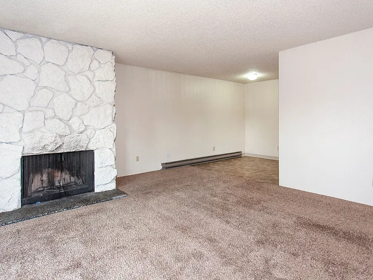 Lakeside Apartments — Photo 53