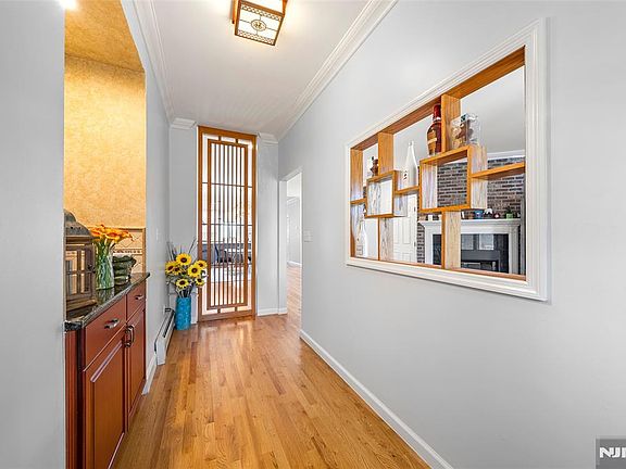 4th image of 767 W End Ave