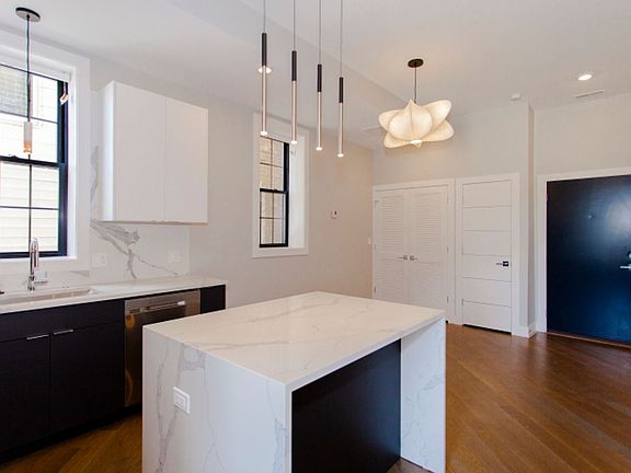 2nd image of 1436 W Blackhawk St #203