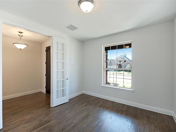 4th image of 3325 Sequoia Ln