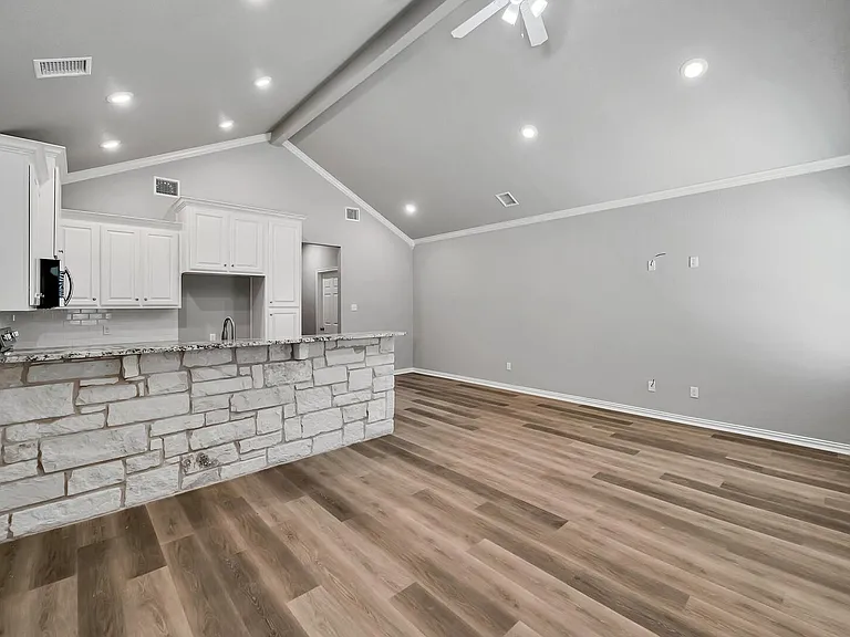 606 Alamo Dr — Photo 5