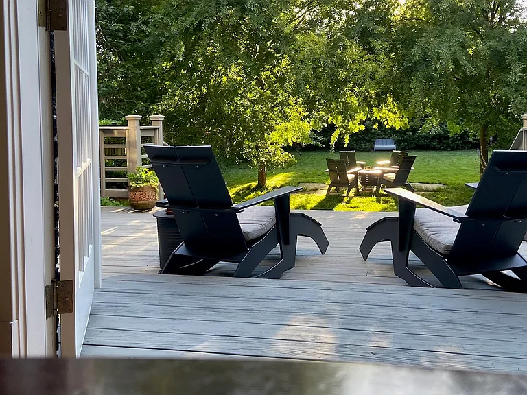 Roundtable room out onto back deck
