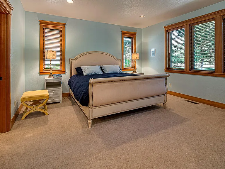 2601 NW Crossing Dr — Photo 11