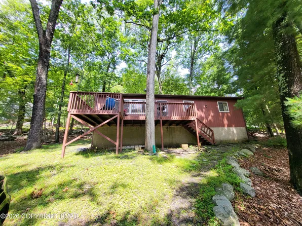 257 Saunders Dr, Bushkill, PA 18324