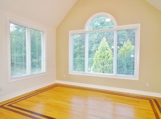 107 Pine Valley Rd, Holland, OH 43528