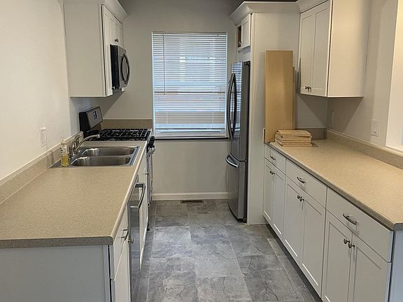 5th image of 2728 Lawndale Ave