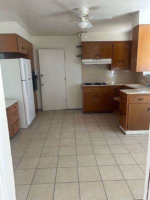 1st image of 723 W Kettleman Ln