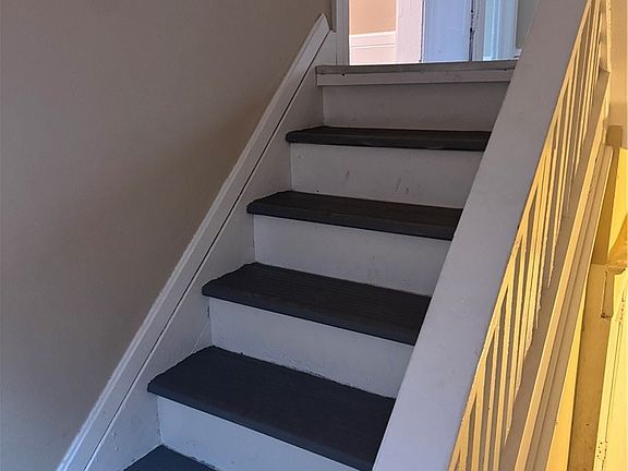 5th image of 65 Arbutus St #Up