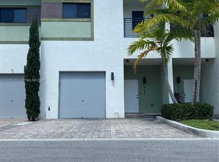 909 NW 45th Ter, Fort Lauderdale, FL 33317