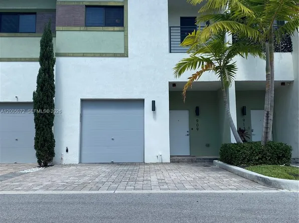 909 NW 45th Ter, Fort Lauderdale, FL 33317