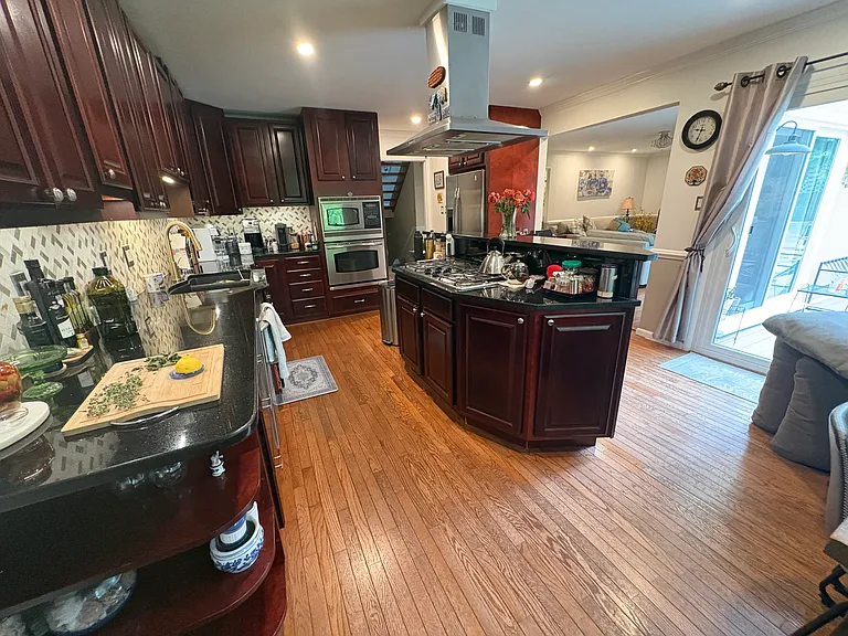 fully equipped luxury kitchen