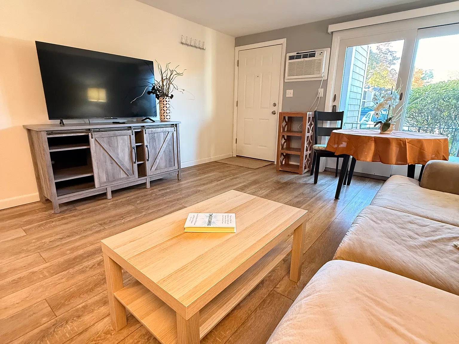 1 bed, 532 sqft, $2,300 — Photo 3