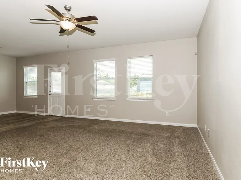 26732 Frost Dr — Photo 3