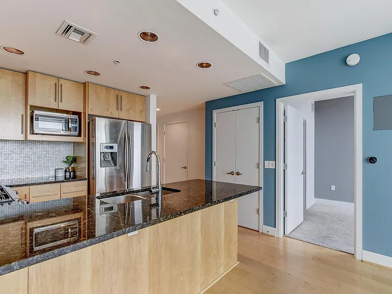 300 Bowie St — Photo 18