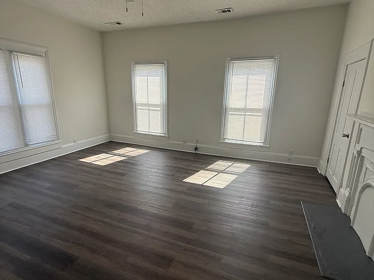 306 W Church St #B — Photo 7