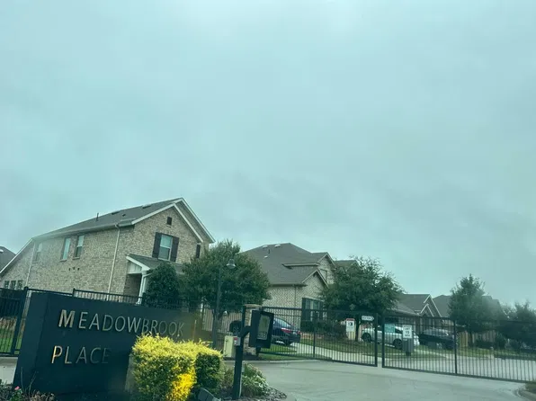 1916 Augustus Dr, Fort Worth, TX 76120