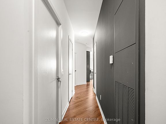3rd image of 405 Dundas St W #526