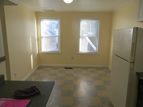 2nd image of 40 Vine St #D