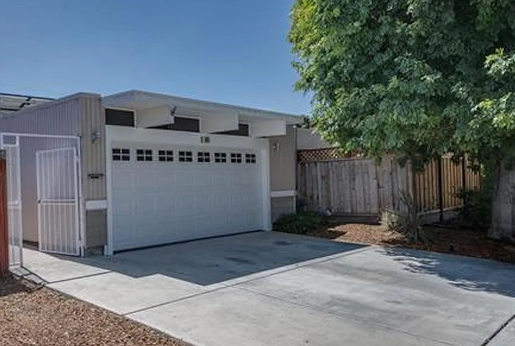 656 Joanne Dr photo 1