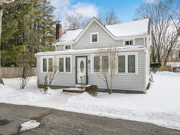 2nd image of 360 S Country Road