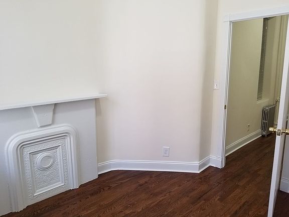 3rd image of 50 Carmine St APT 2