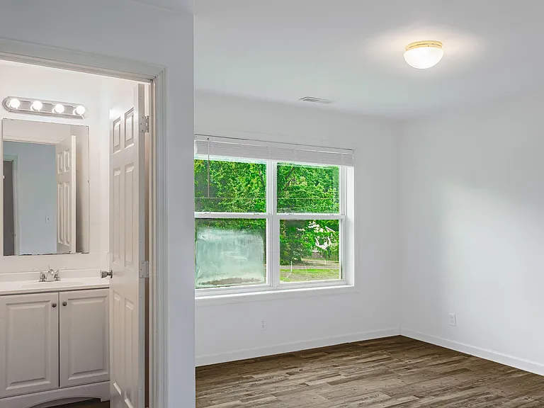 278 N Franklin St — Photo 13