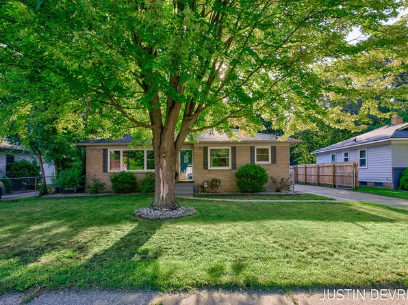 3452 Collingwood Ave SW, Wyoming, MI 49519