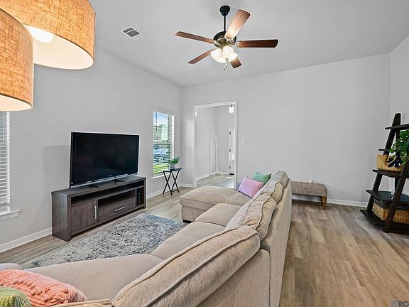 5th image of 952 Gentle Wind Dr