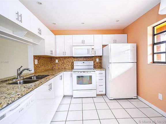 5th image of 1086 NE 209th Ter
