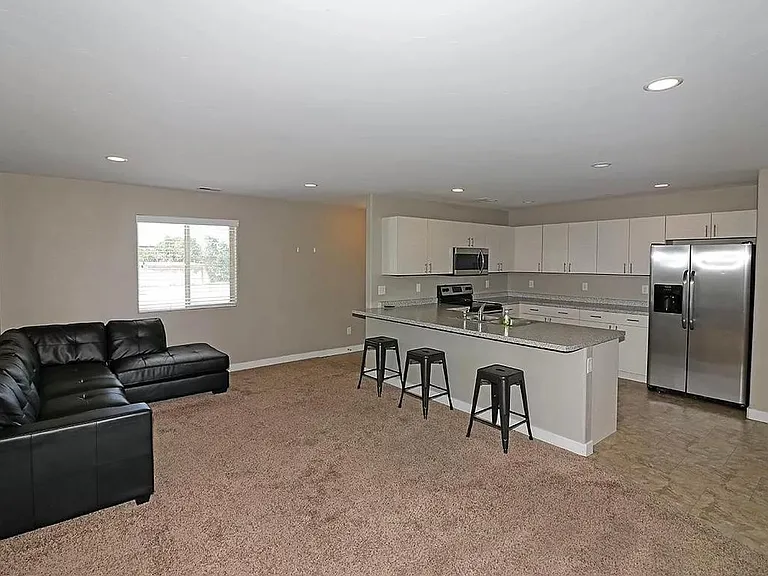1043 North Ave — Photo 8