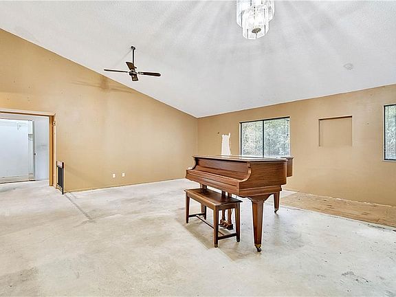 3rd image of 213 Teakwood Ct