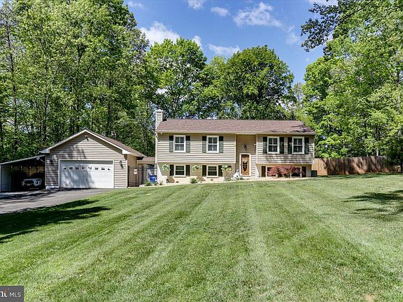 2nd image of 9 Clover Hill Dr