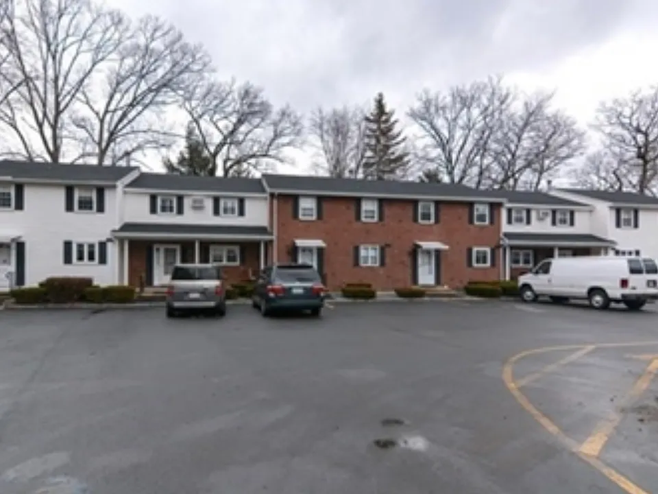 25 Oak St #C