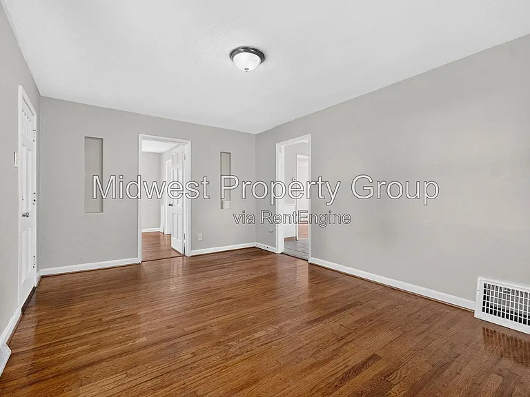 5344 Colton Dr — Photo 10