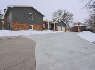 210 Brent Ln, Council Bluffs, IA 51503
