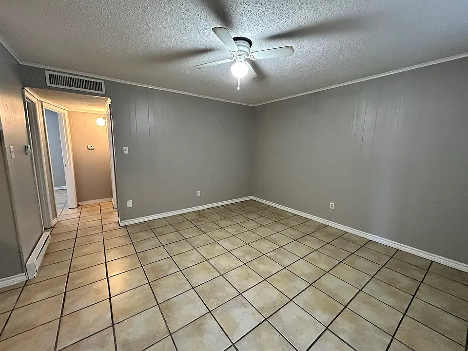 1600 Brentwood Dr #105