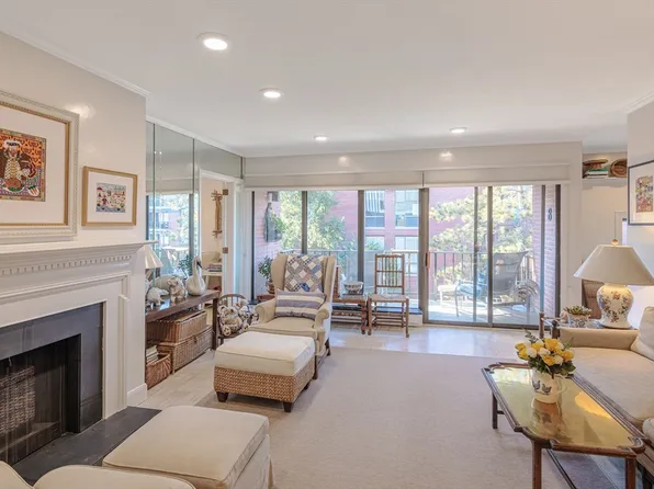 85 Grove St APT 304, Wellesley, MA 02482