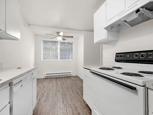 Quiet, Pet-Friendly Apartments with Free Parking in Bothell